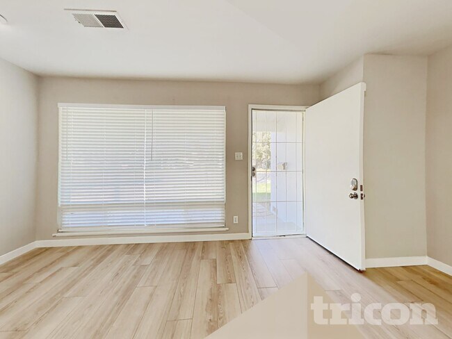 Building Photo - 126 Frost Dr