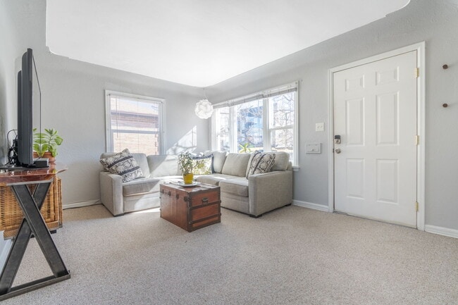 Foto del edificio - 2731 S Sherman St