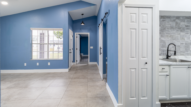 Building Photo - 5412 Lewiston St