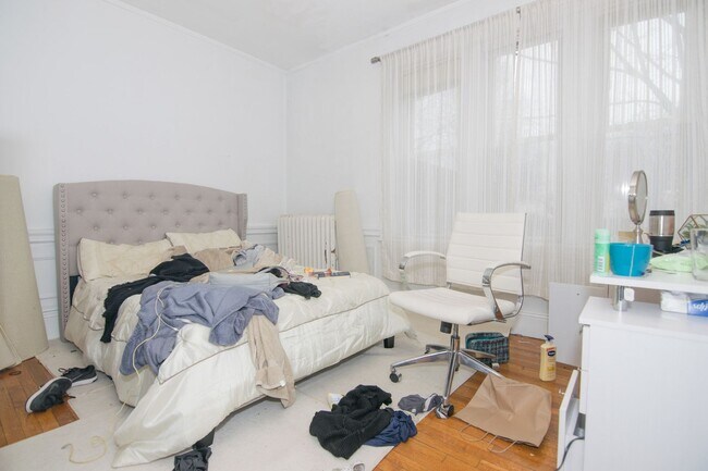 Foto del edificio - Spacious 4 Bed Condo in Prime Brookline – Steps to BU, Heat & Hot Water Included