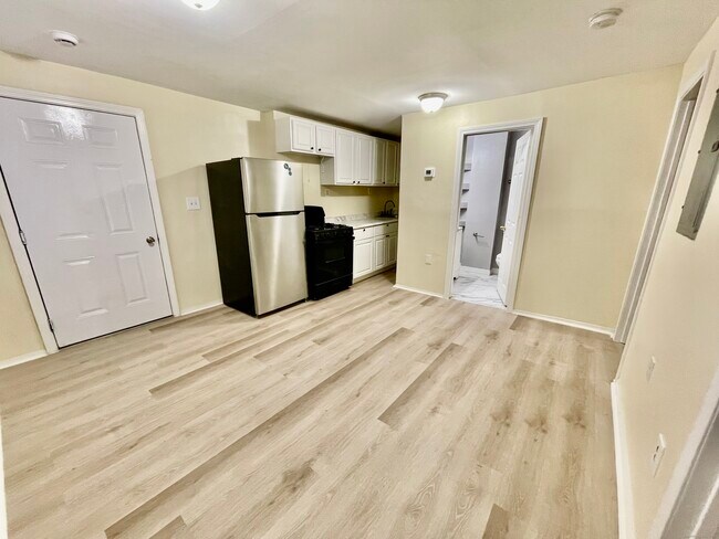 Building Photo - 92 W Main St