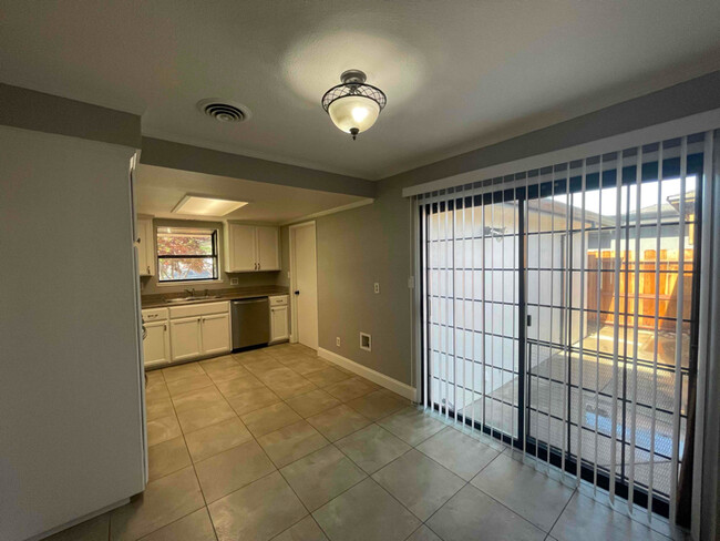 Foto del edificio - 2308 Aladdin Way