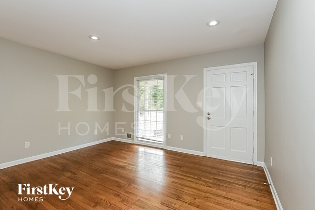 Foto del edificio - 2340 Melody Ln NW