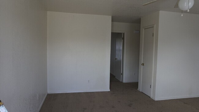 Building Photo - 1801 Cedarhill Dr