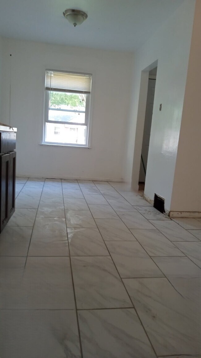 Building Photo - 20237 Hamburg St