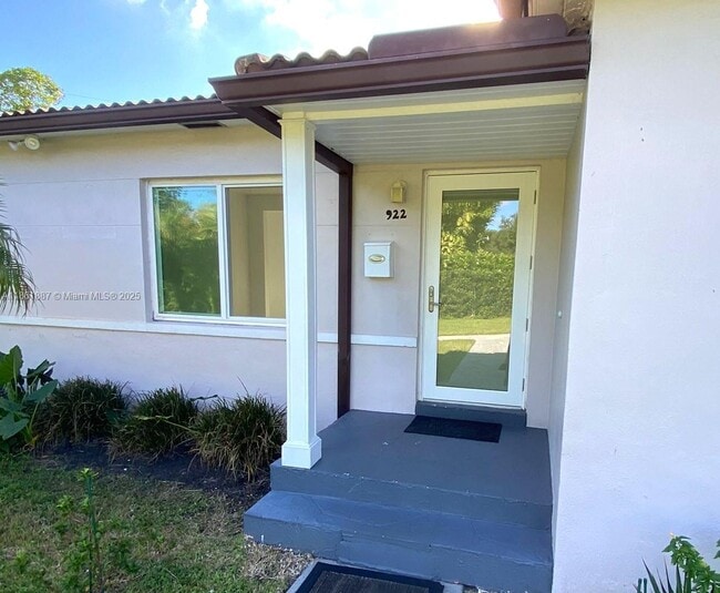 Foto del edificio - 920 NE 108th St