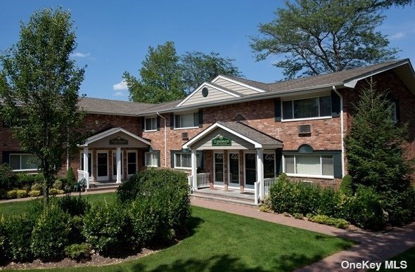 Primary Photo - 725 Greenbriar Dr