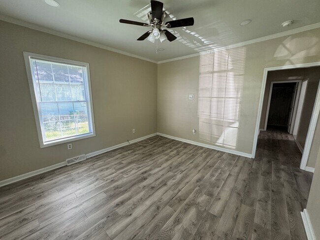 Foto del edificio - MOVE-IN READY!