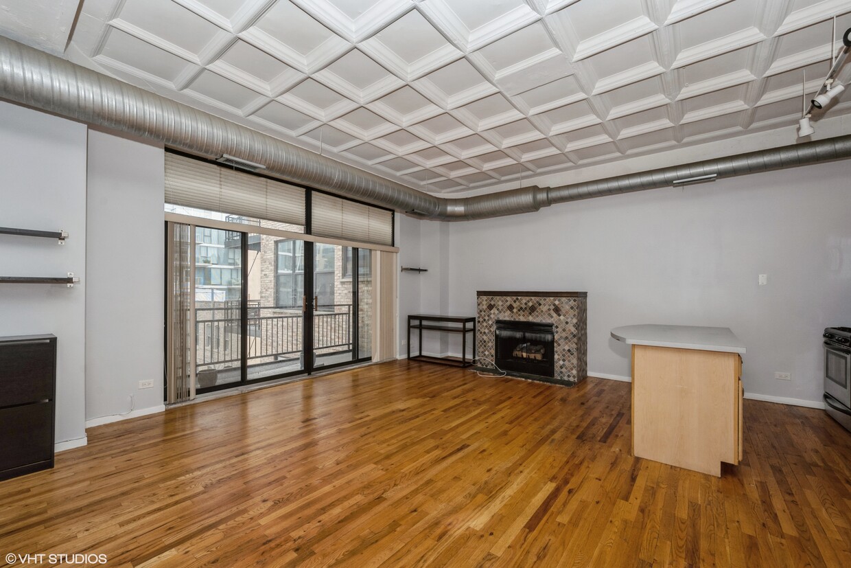 Gorgeous living room - 1307 S Wabash Ave