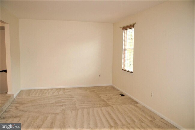 Building Photo - 10133 Valentino Dr