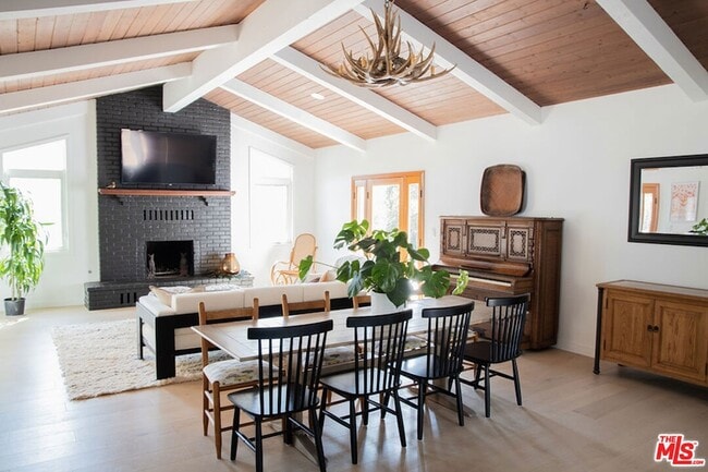 Building Photo - 1420 Cuyama Rd