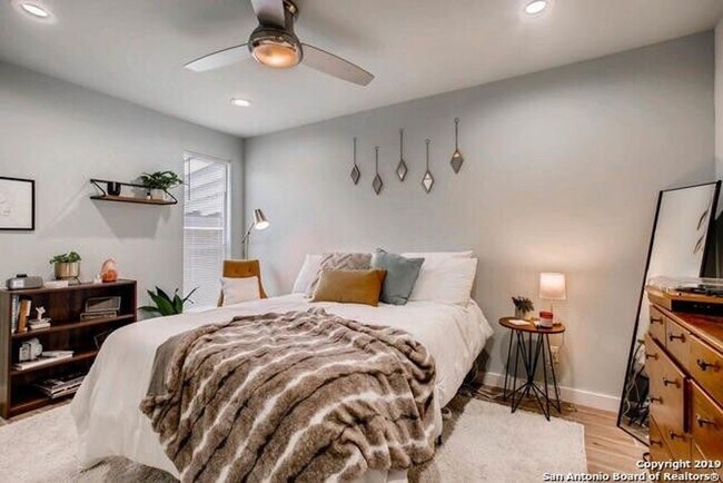 Foto del edificio - Adorable 3 bedroom 2 bath Minutes from N S...