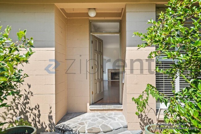 Foto del edificio - 1033 Upper Happy Valley Rd