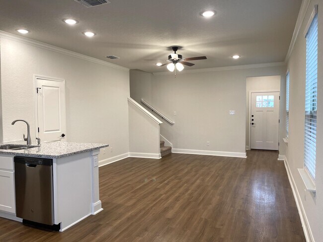 Building Photo - 2222 Sandlewood Cove