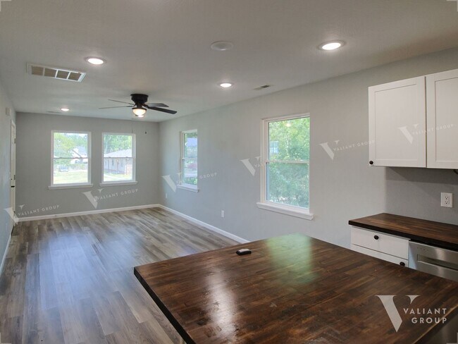 Foto del edificio - 3-Bedroom, 2-Bath House for Rent in the Wo...