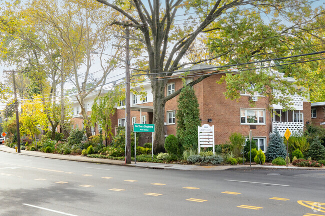 Building Photo - 200 S Middle Neck Rd
