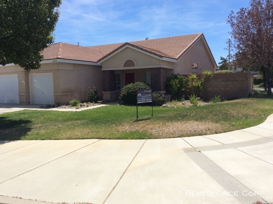 Primary Photo - 3 Bedroom, 2 Bathroom Home in Palmdale