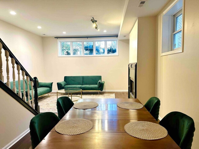 Building Photo - 1501 W Thomas St