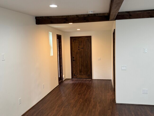 Building Photo - 2382 Marengo Ave