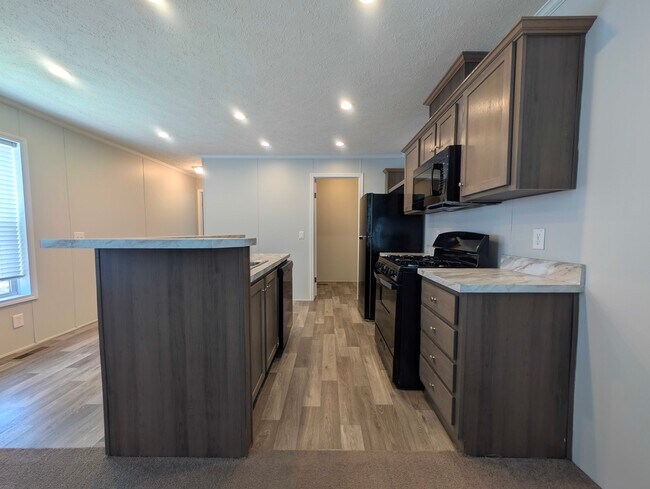 Foto del edificio - 15929 Villaire Ave