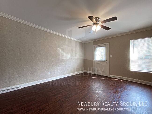 Building Photo - 39 Hickory St