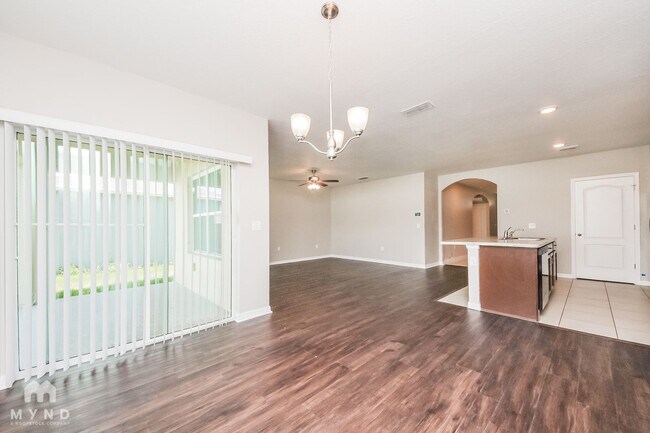 Foto del edificio - 1461 Powell Ln