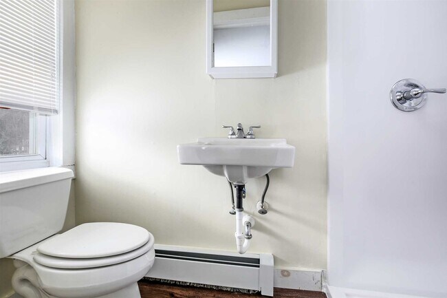 Building Photo - 34 N Nellie Hill Rd