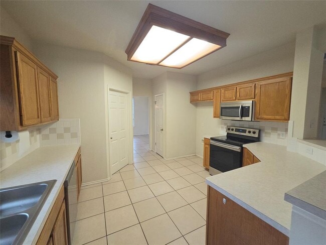 Building Photo - 3208 Santee Dr