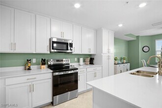 Building Photo - 15345 Grn Acrs Ave