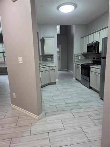 Foto del edificio - 8613 Heather Ridge Dr