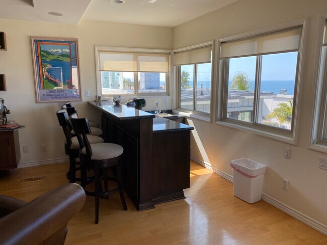 Living area - 208 36th St