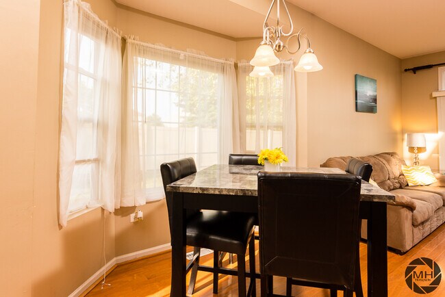 Foto del edificio - 577 Pinebrook Dr