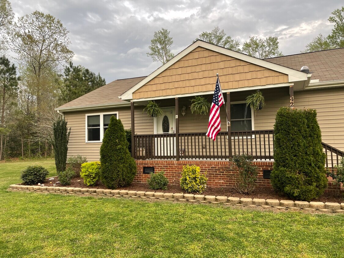 4237 Early Ln, Hayes, VA 23072 House Rental in Hayes, VA