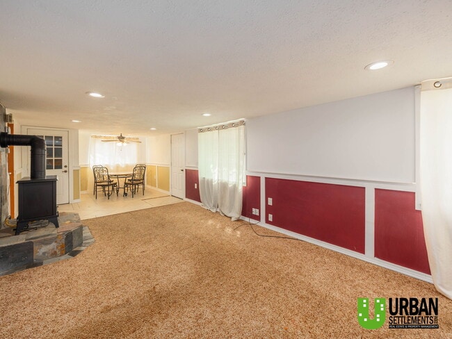 Building Photo - 3711 E Wellesley Ave