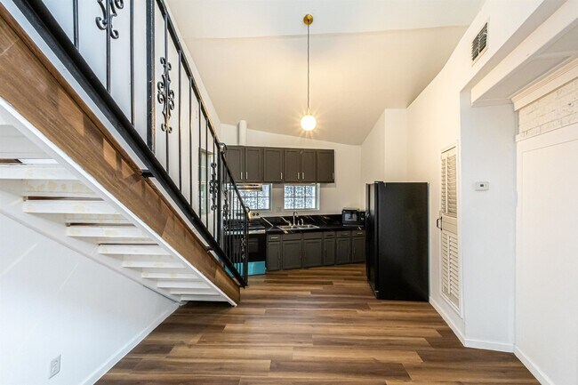 Building Photo - 1420 Corpus Christi St