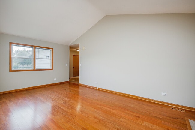 Building Photo - 1309 Duke Dr
