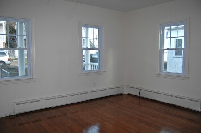 Building Photo - 146 N Water St