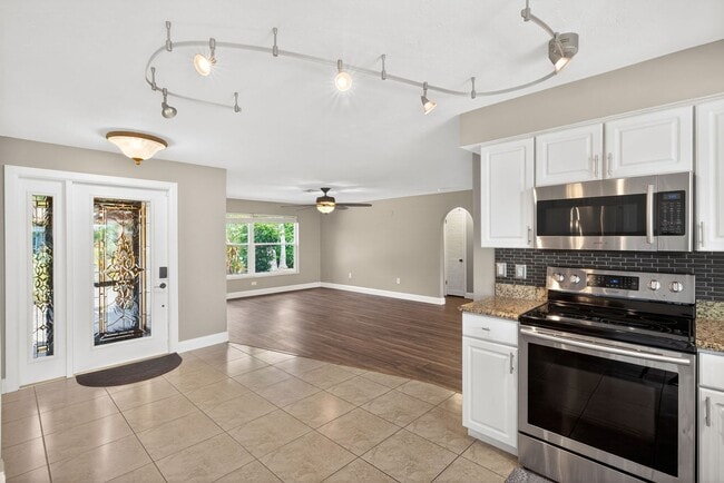 Building Photo - SFH  North Fort Myers 4419