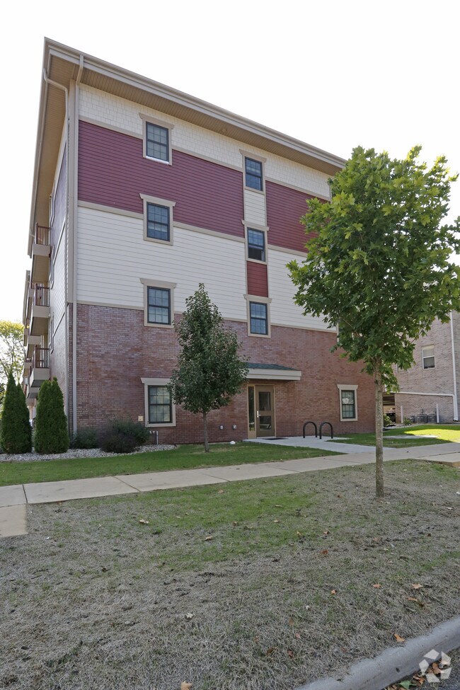 Smith Apartments 53 East Chalmers Apartments Champaign, IL