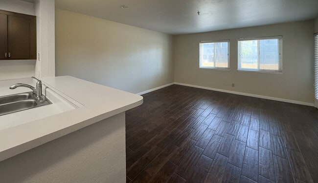 Building Photo - 8889 Caminito Plaza Centro