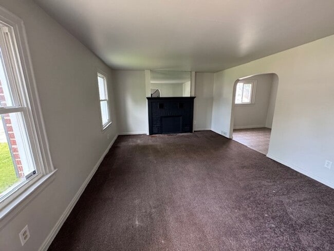 Building Photo - 4319 S Park Dr