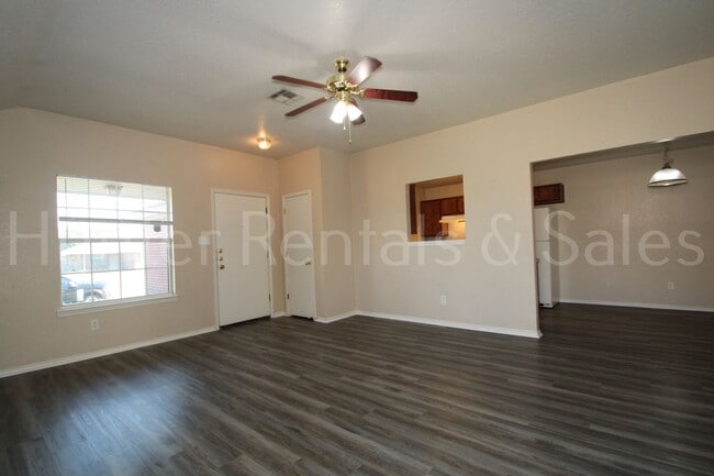 Foto del edificio - Spacious Duplex!