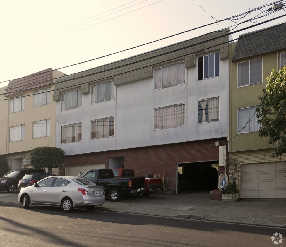 Building Photo - 570 Lisbon St