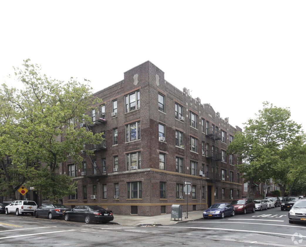 Foto principal - 974 46th St