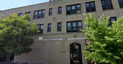 Building Photo - 2704 N Sawyer Ave