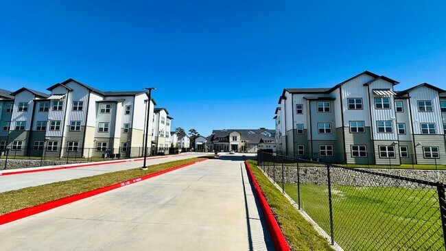 Foto del edificio - 19100 Woodland Hills Dr