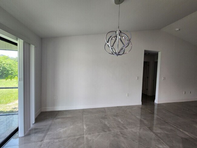 Foto del edificio - BEAUTIFUL 3 BR / 2 BA HOME RECENTLY REDUCED! MOVE IN SPECIAL 50% RECENTLY REDUCED!