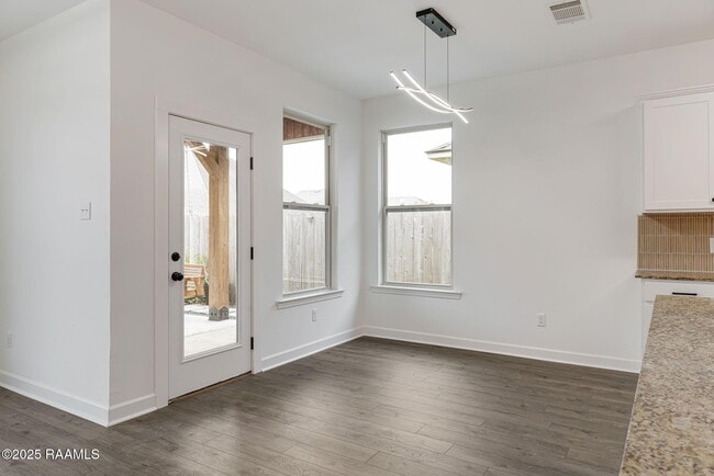 Foto del edificio - 326 Forest Grove Dr