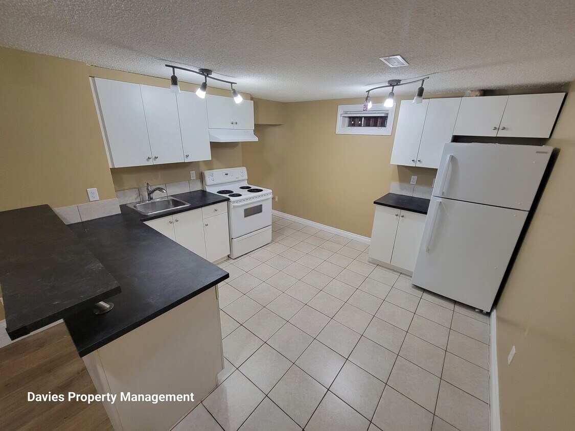 Photo principale - 9072-9052 52 St NW