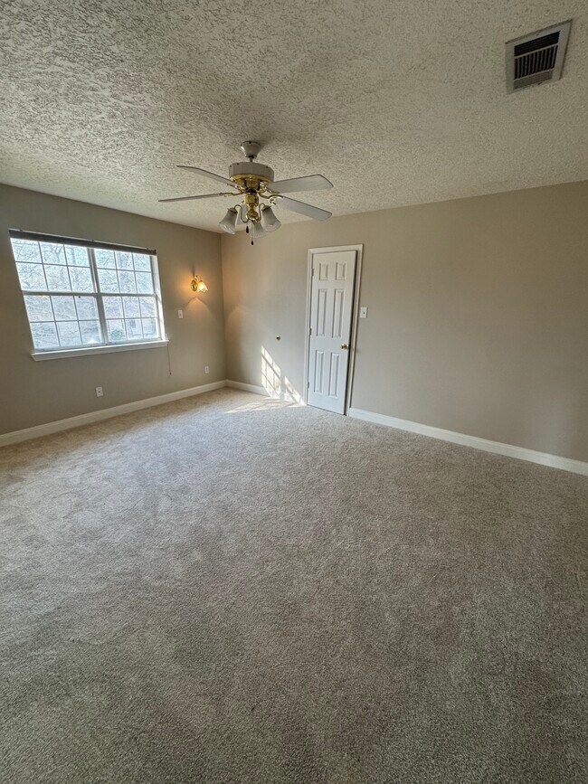 Foto del edificio - 201 Pebble Springs Ln